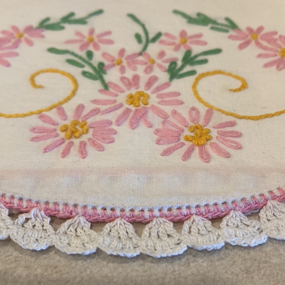 Retro Standard Pillowcase. - Picture 4 of 5